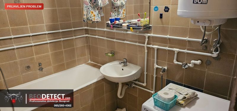 Prijavljen problem – imam izliv vode, vidljive fleke na zidovima prostorija oko kupatila, Savski Venac — Savski Venac, Beograd
