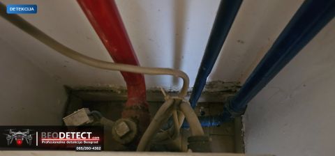 Urađen silikon oko kade pre 10 dana pre toga nije bilo silikona bilo je aktivno…, Savski Venac — Savski Venac, Beograd
